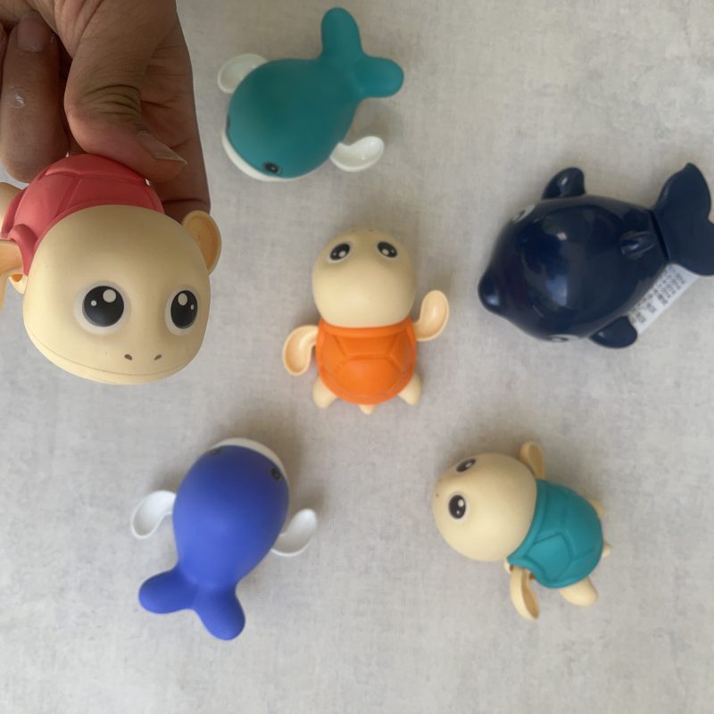 اسباب بازی شناگر حمام مناسب کودک  ۶ ماه