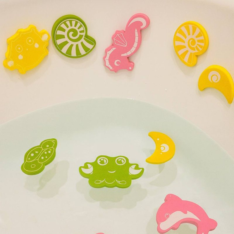 اسباب بازی فوم حمام مناسب سرگرم کردن کودک‌ در حمام