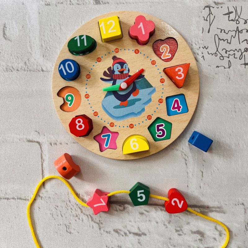 اسباب بازی ساعت آموزشی چوبی و نخواره مناسب کودک  ۲ سال